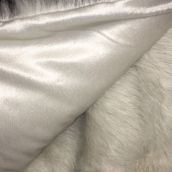Tahari White Silver Tinsel Faux Fur Throw Blanket Luxury Holiday Christmas Decor - Picture 5 of 7